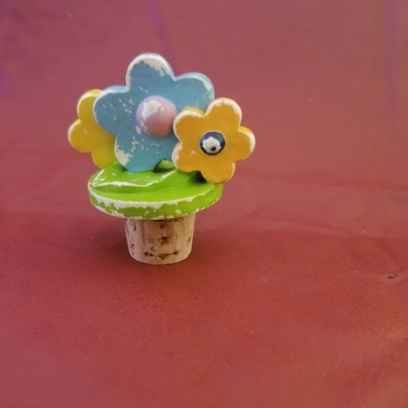 Vintage 70's Spring Flower Wine Topper - Picture 2 of 2